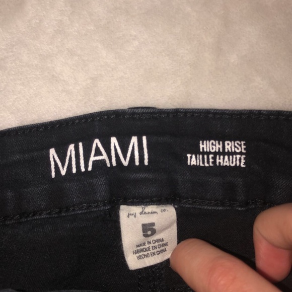 MIAMI shorts - Picture 3 of 3